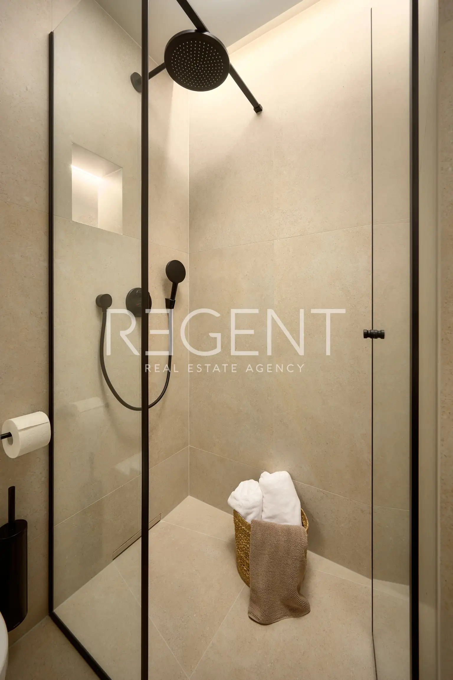 Split, Žnjan - Dvojizbový byt s loggiou a výhľadom na more