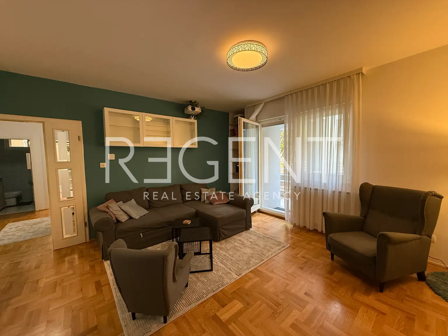 Zagabria, Mlinovi – appartamento trilocale con balcone al piano terra