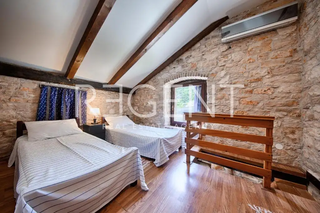 Komiža - Kamenný dom priamo pri mori