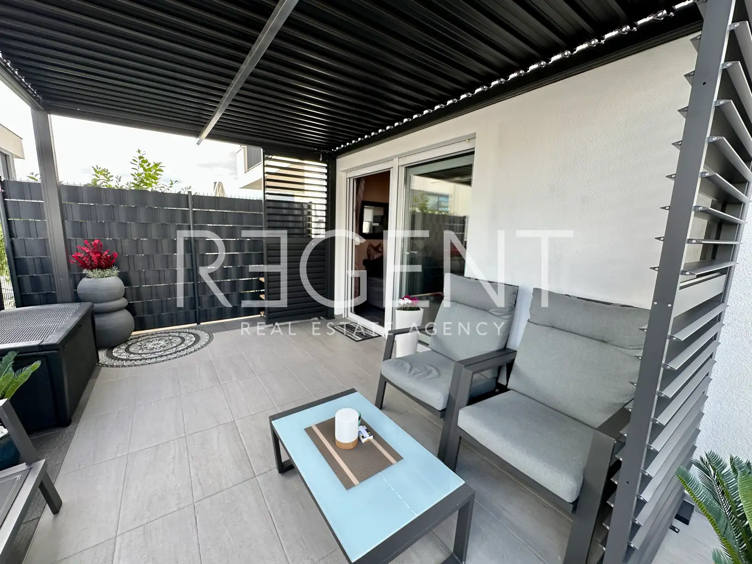 Kaštela, Kaštel Stari - Jednosoban stan s natkrivenom terasom i vrtom