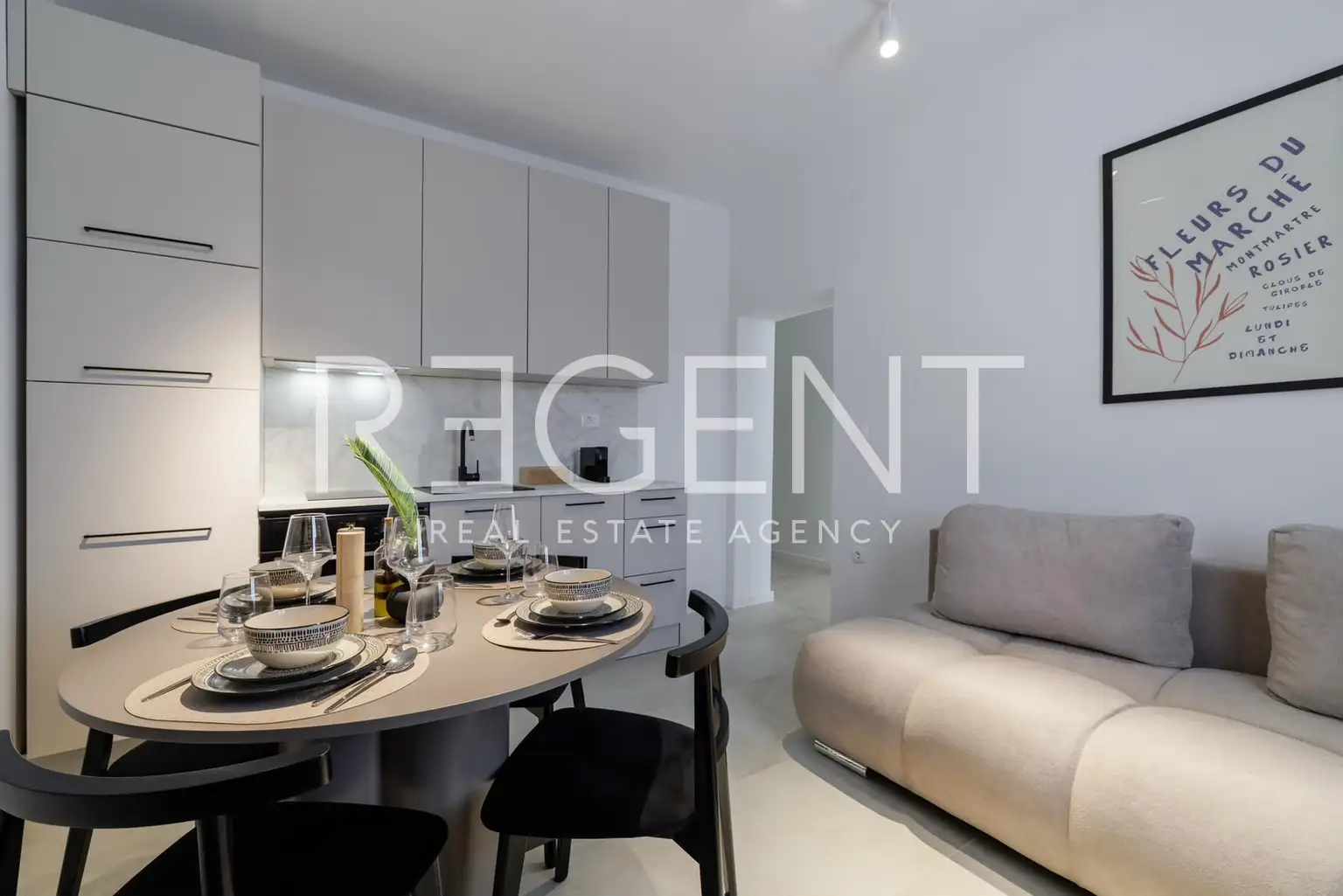 Split, Kila – stan 51 m² z vrtom, bazenom in s parkiriščem