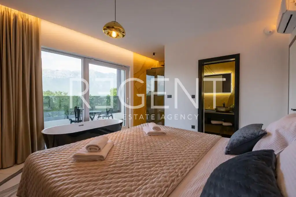 Makarska, Zagvozd - Luxury villa with pool 270 m2