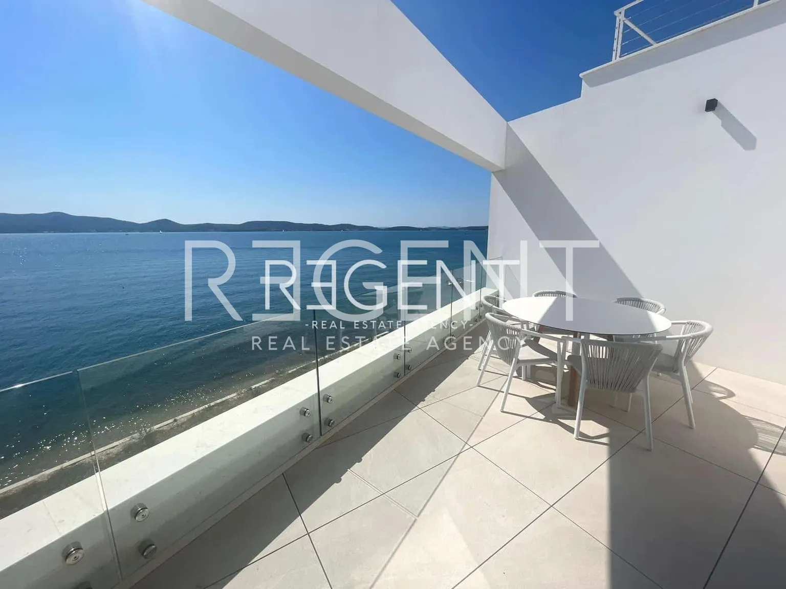Sukošan – Luxusní moderní byt se střešní terasou 103 m2