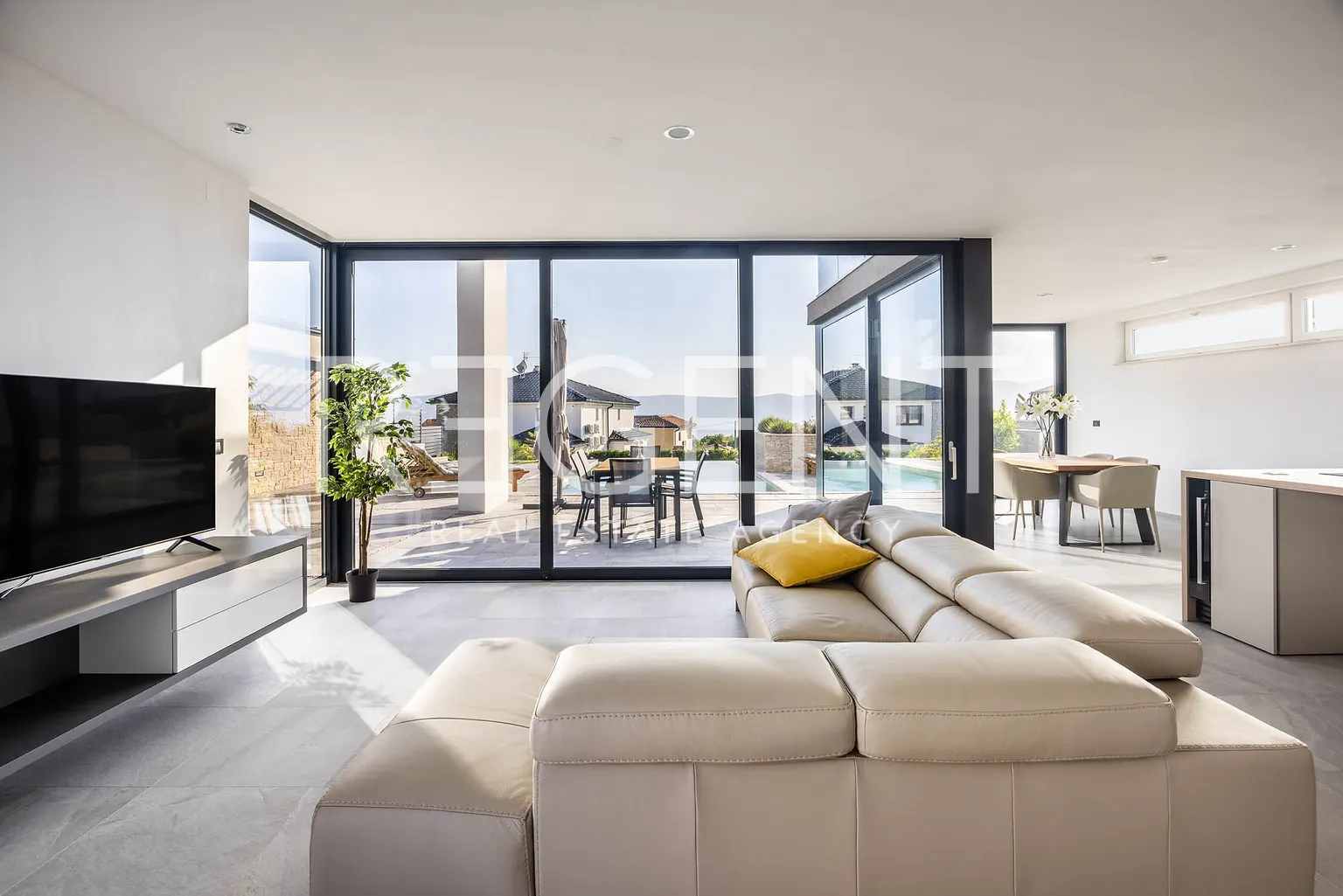 Krk, Linardići - Moderna luksuzna vila s infinity bazenom i pogledom na more 200m2