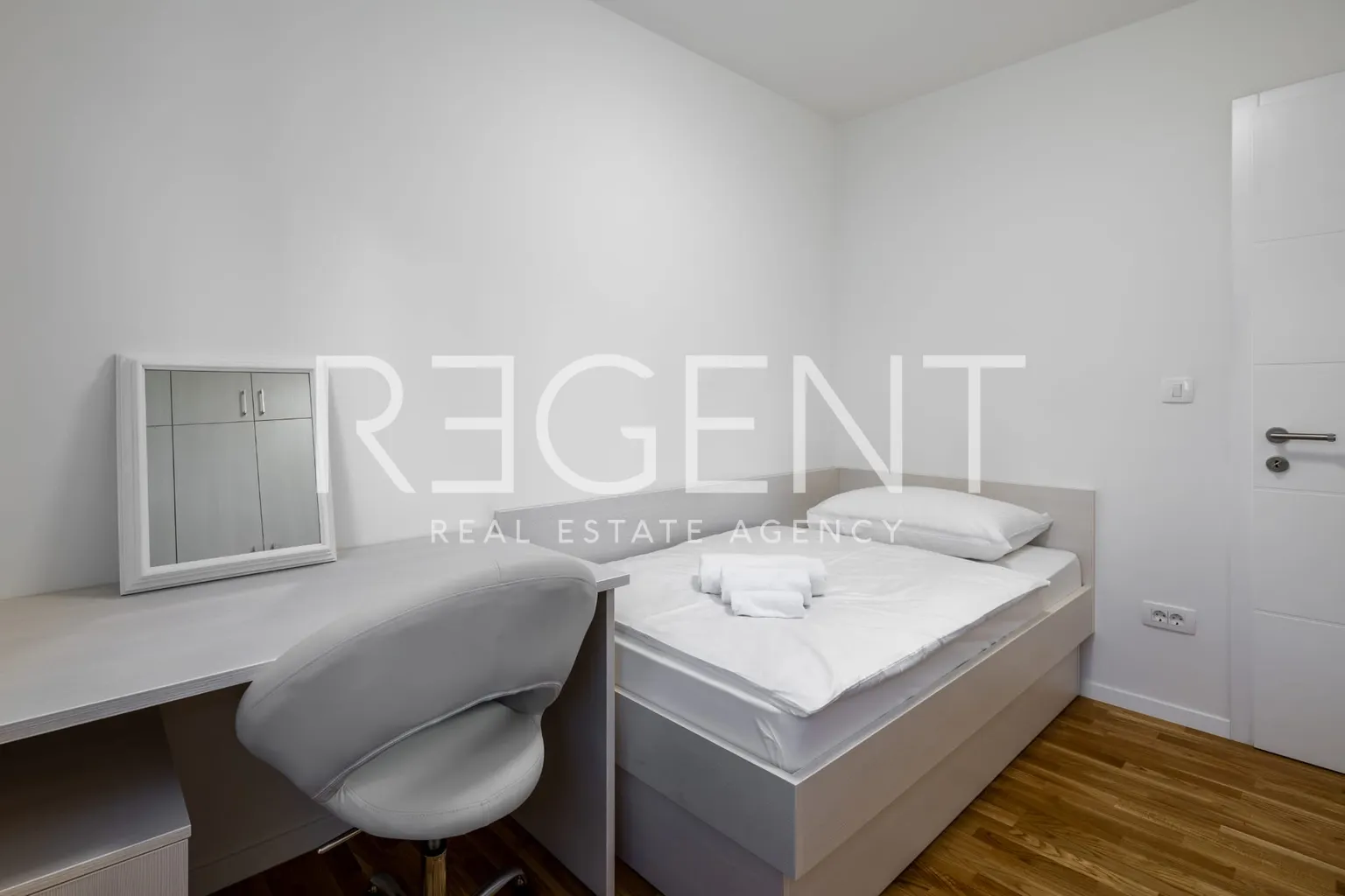 Split, Podstrana - Nowoczesny, przestronny apartament z ogrodem, Długoterminowo