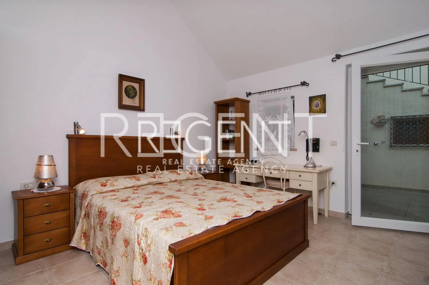 Brač, Mirca - kamenná vila s výhledem na moře, 300m2