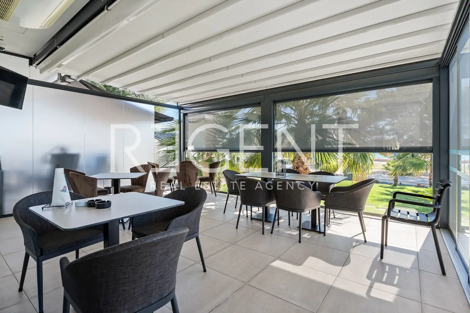 Zadar, Turanj – Luksuzna vila s apartmanima, prvi red do mora