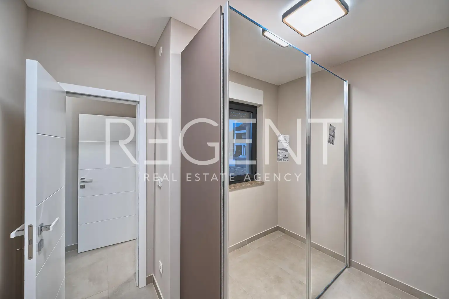 Primošten – Luksusowa willa z basenem bez krawędzi, 450 m2 nowa budowa