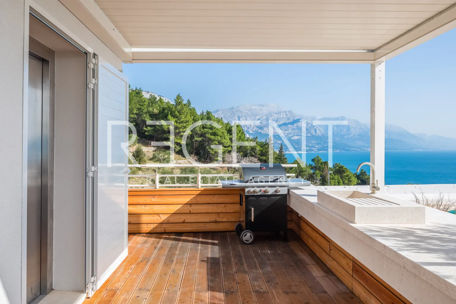 Omiš – Exkluzivní vila s bazénem a panoramatickým výhledem