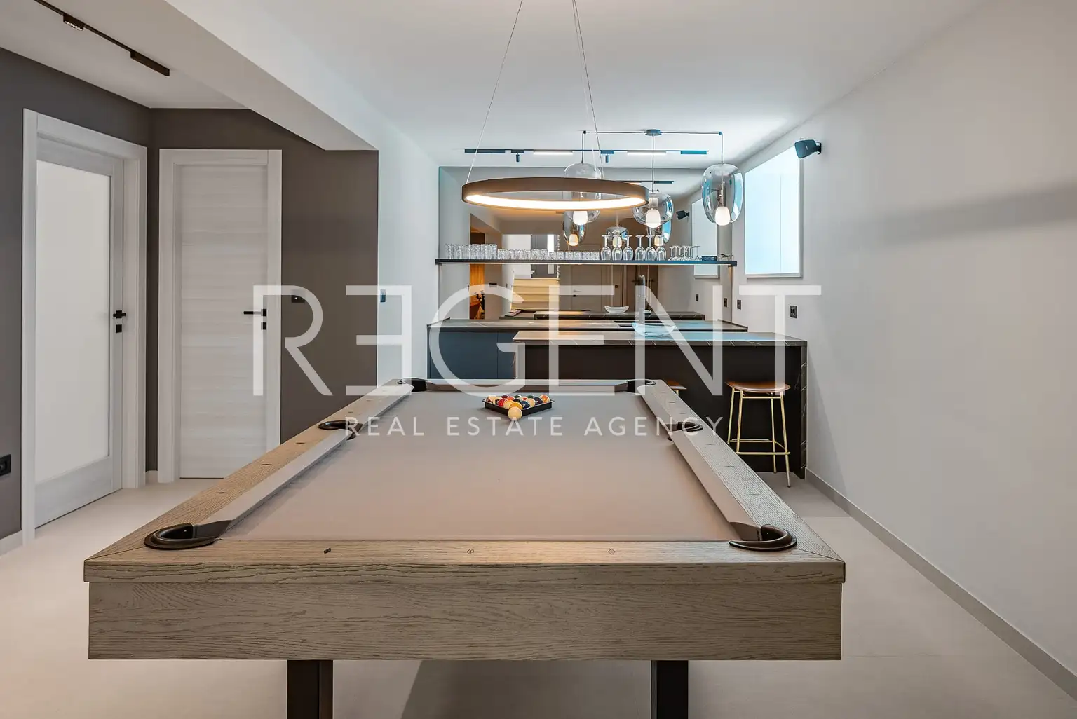 Podstrana - Vila s bazénom a výhľadom na more