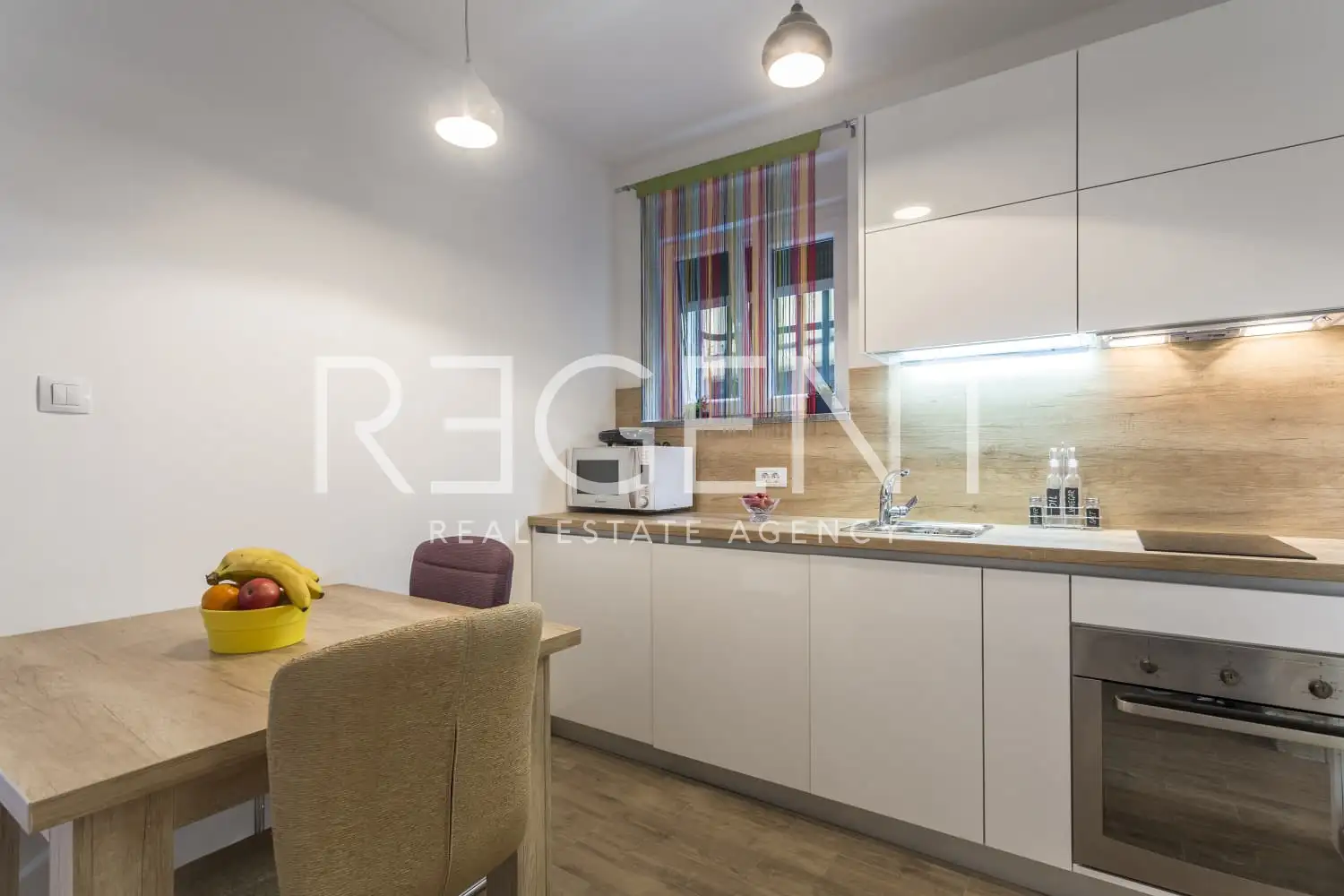 Split, Bačvice - Stan s 3 apartmanske jedinice i prostranim vrtom