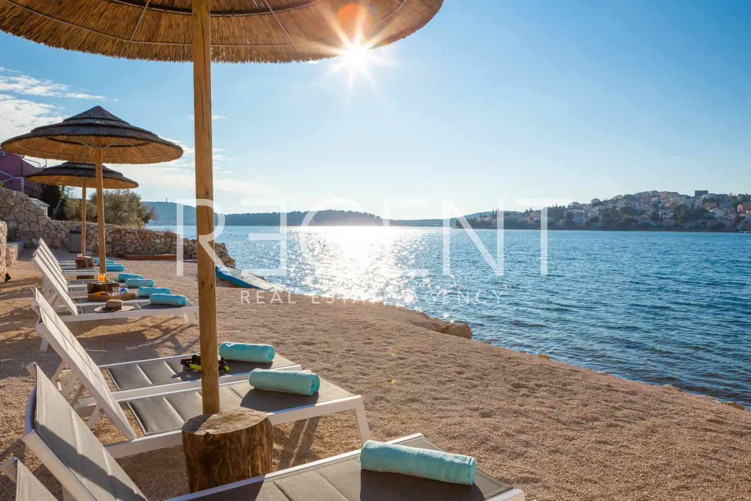 Šibenik, Rogoznica – Moderna vila s panoramskim pogledom na more