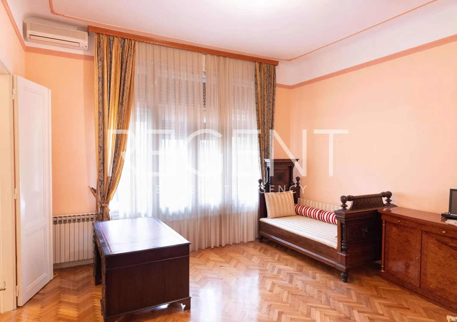 Zagreb, Gajeva - Četverosoban stan u centru grada