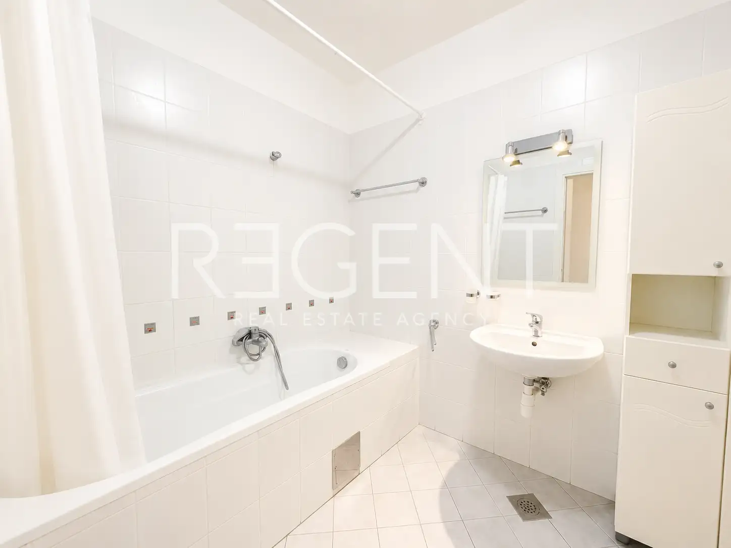 Stanovanje 145 m², center Zagreba — 2 terasi, parkirišče, opremljeno