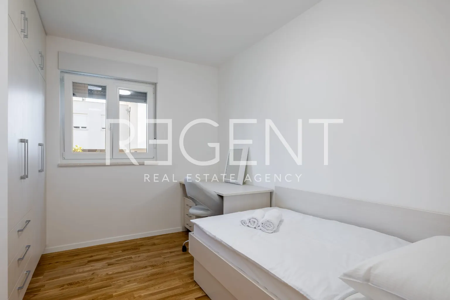Split, Podstrana - Nowoczesny, przestronny apartament z ogrodem, Długoterminowo