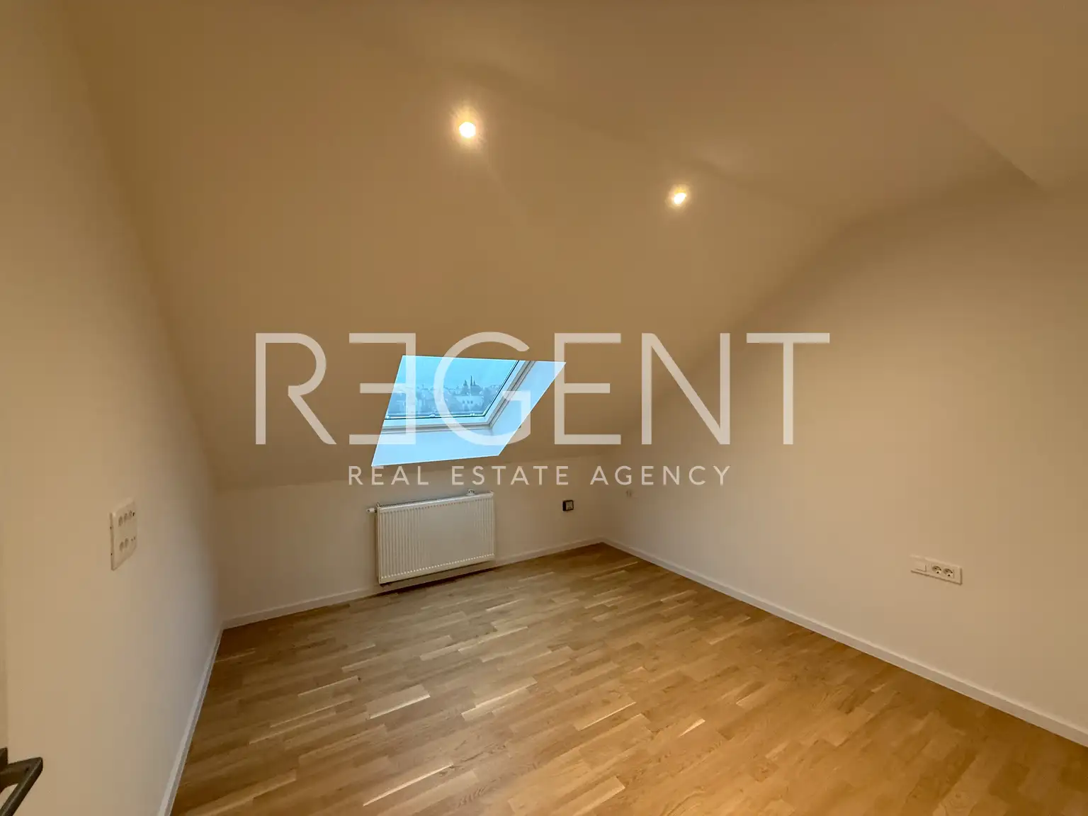 Zagreb, Srebrnjak - moderan trosoban stan u potkrovlju