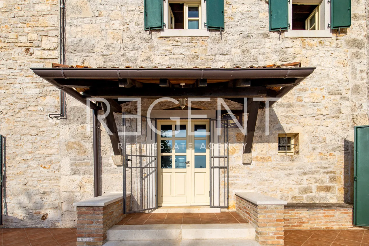 Istria, Višnjan - Krásny kamenný dom s bazénom