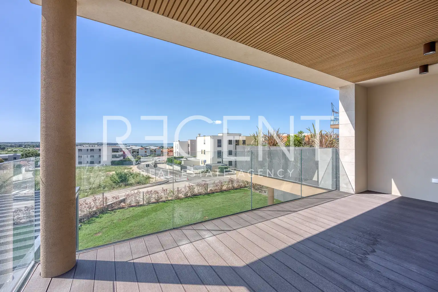 Istrie, Novigrad - Třípokojový apartmán v luxusním obytném komplexu 93 m2