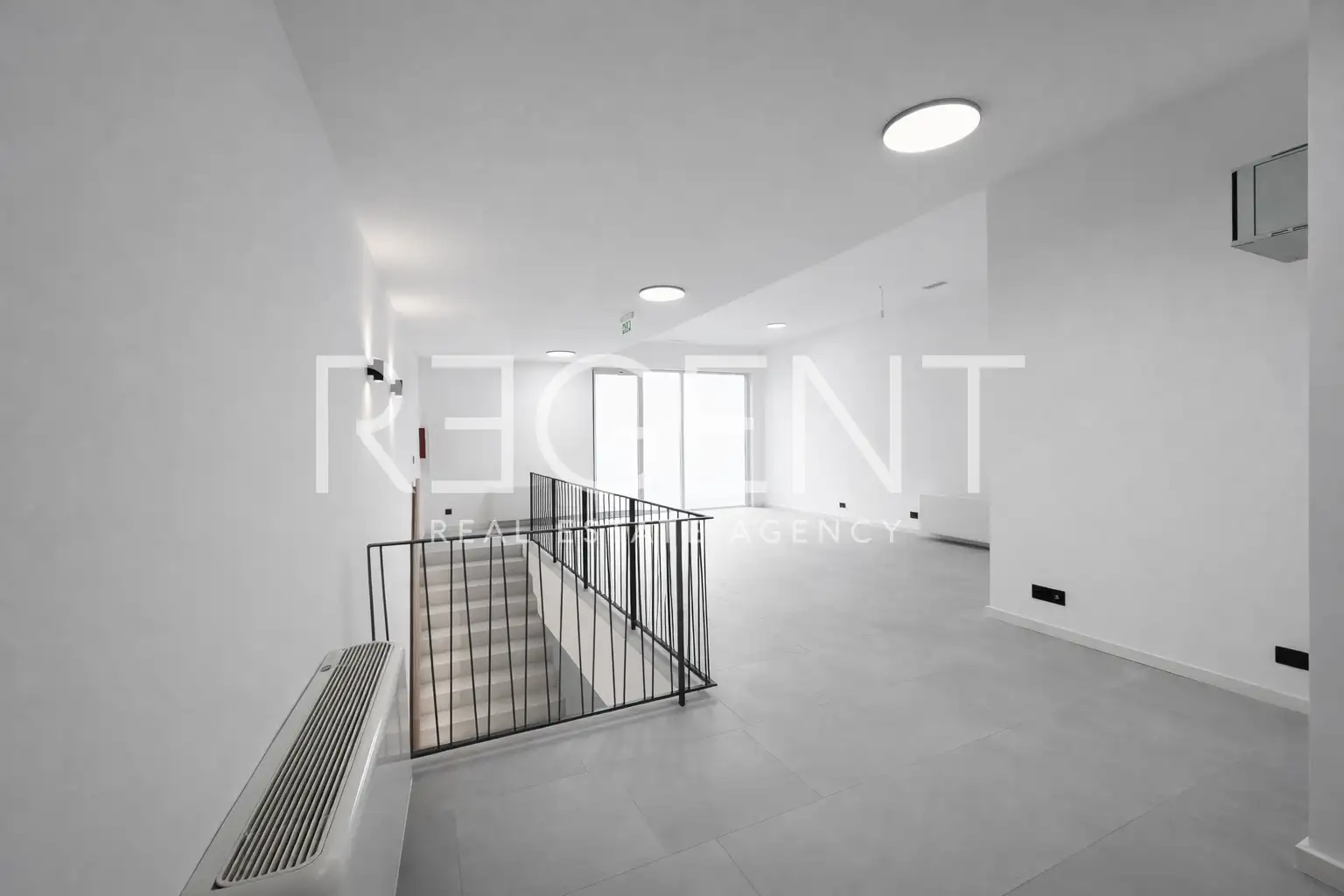 Zagabria, Trešnjevka - ampio locale commerciale su due livelli con parcheggio