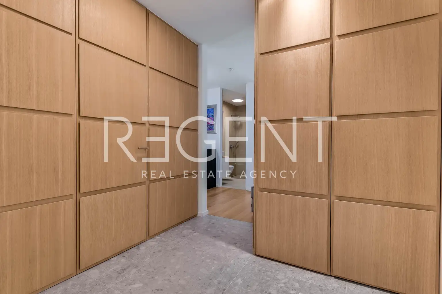 Zagreb, Ban Centar – Trosoban stan 131 m2