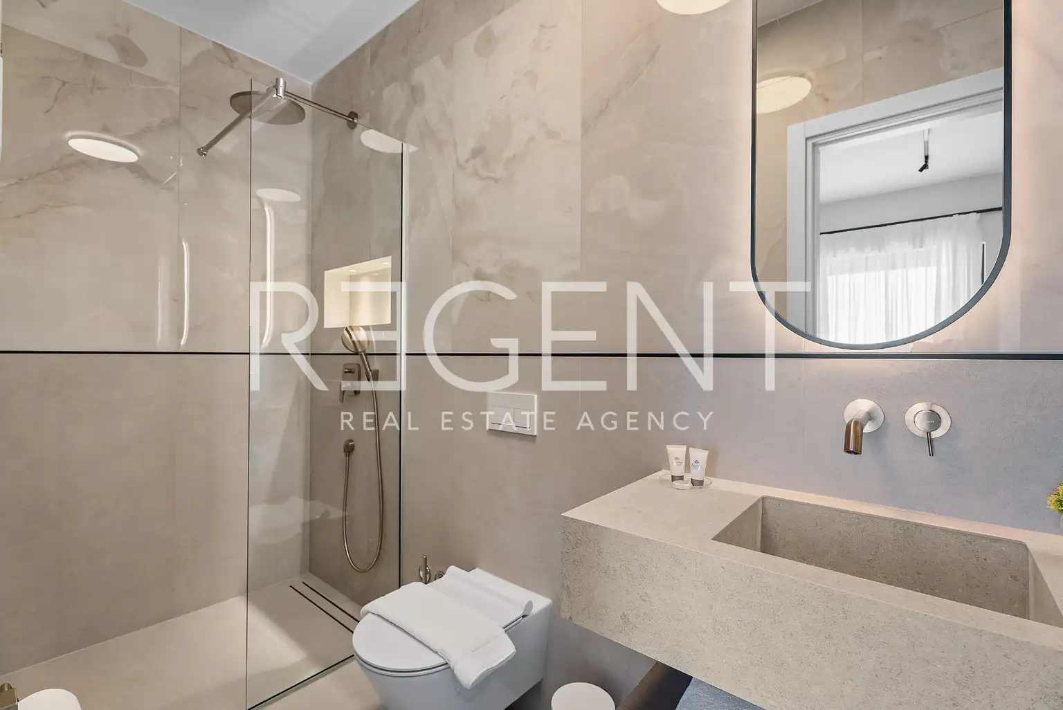 Podstrana - Vila s bazénom a výhľadom na more