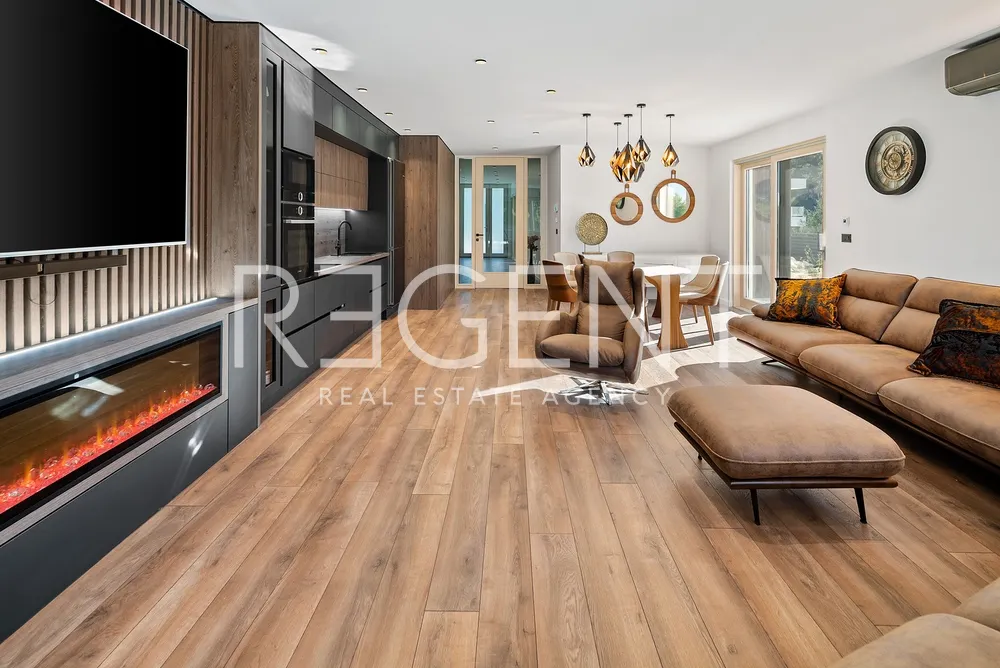 Split, Strožanac - Moderní vila s výhledem na moře, bazénem a pomocnou budovou 50 m2