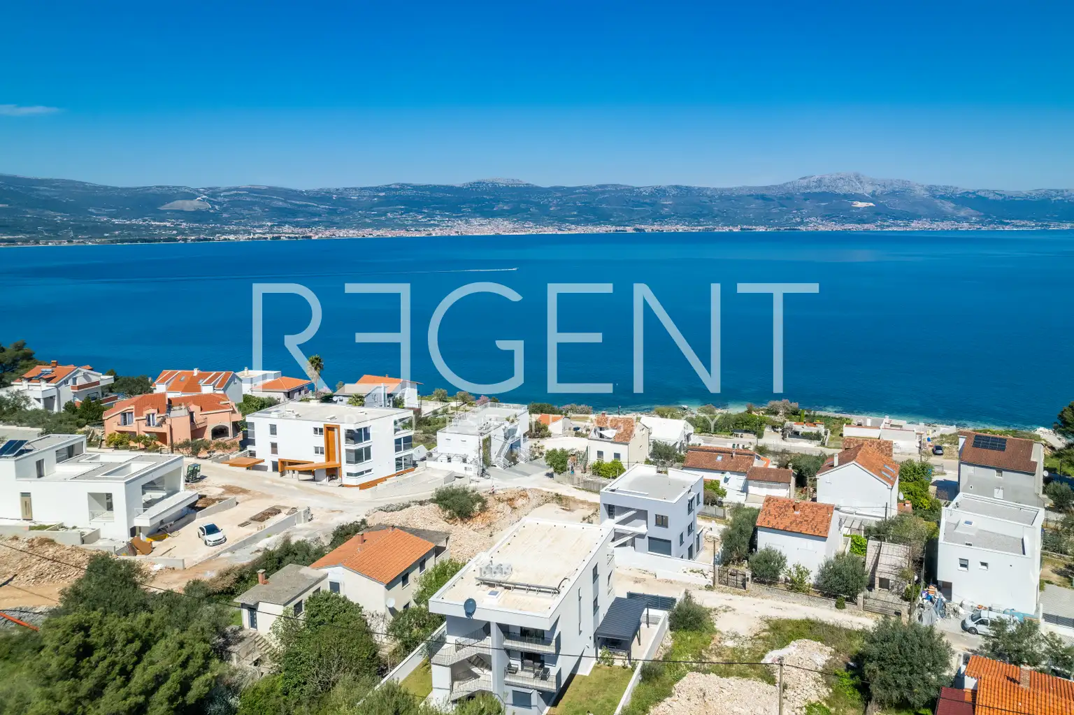 Trogir, Slatine - Zwei-Zimmer-Wohnung mit Terrassen und Meerblick