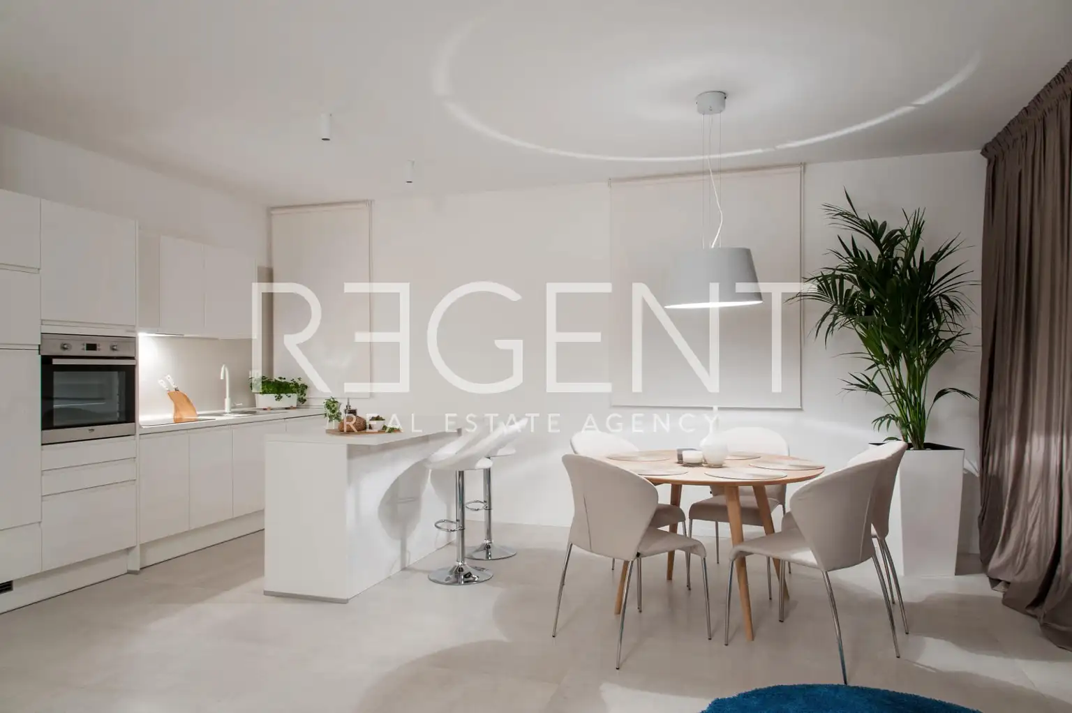 Split, Žnjan-dvosoban s balkonom, drugi red od mora