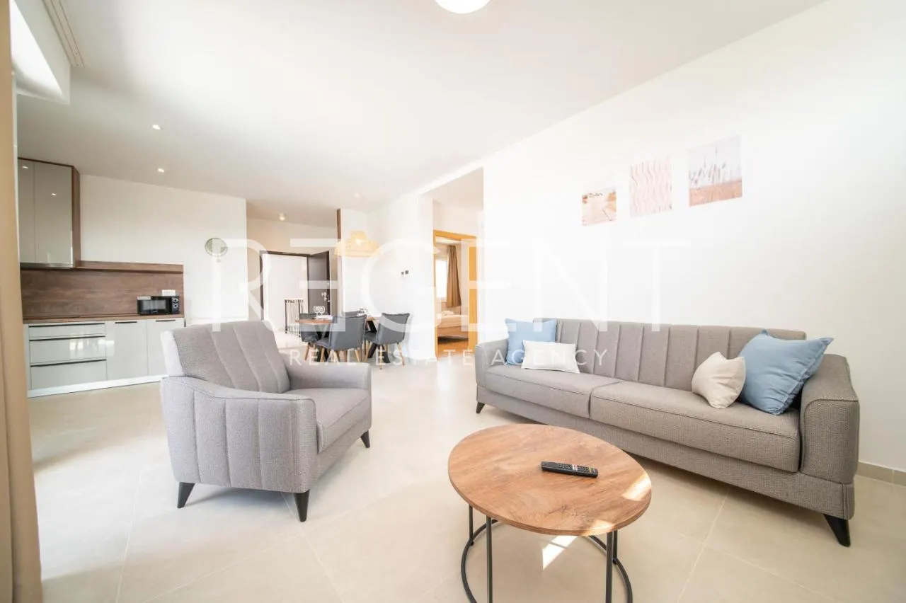 Zadar, Vrsi – appartements de trois pièces avec piscine et vue sur la mer