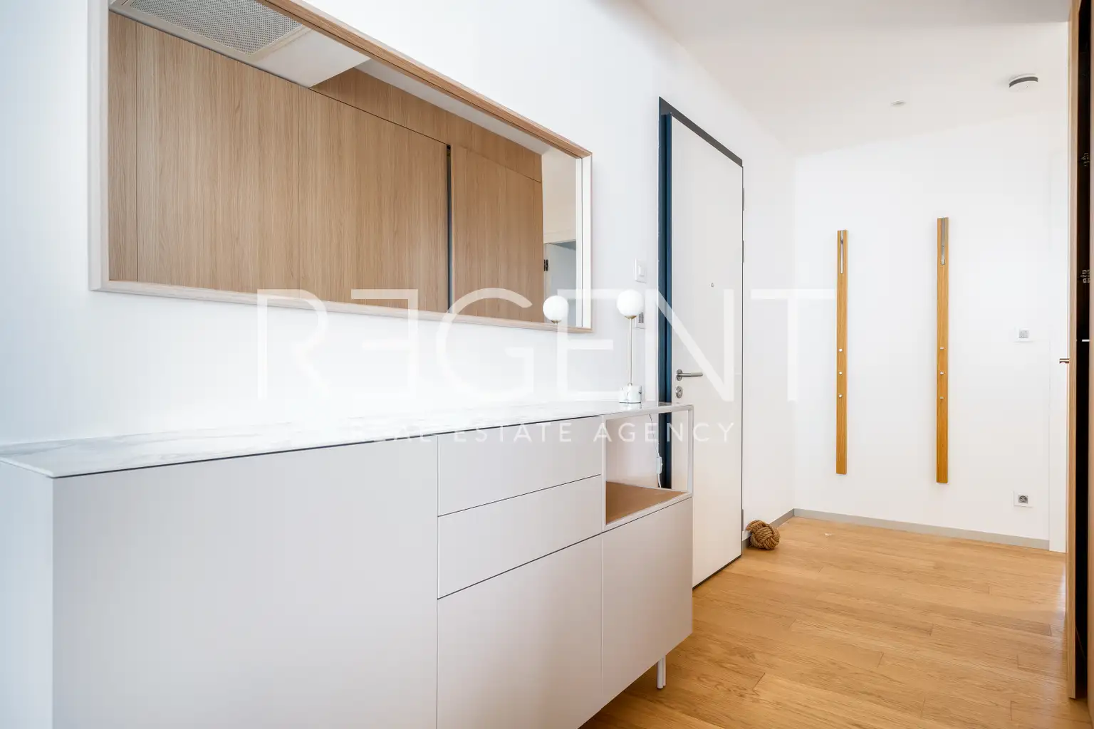 Split, Žnjan - Luksuzno dvosobno stanovanje z odprtim pogledom na morje