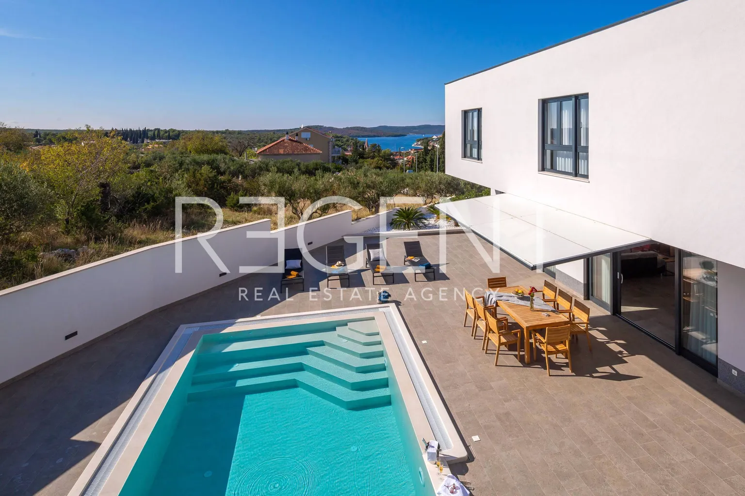Otok Brač, Milna – Novoizgrađena luksuzna vila od 370m2 s velikim hidromasažnim bazenom