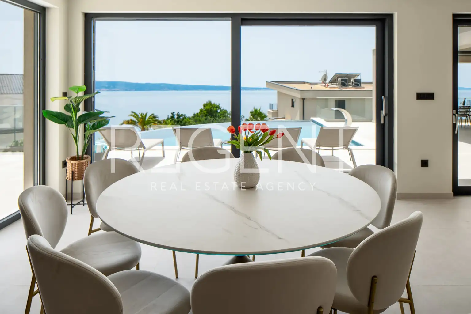 Podstrana - Vila s bazénom a výhľadom na more