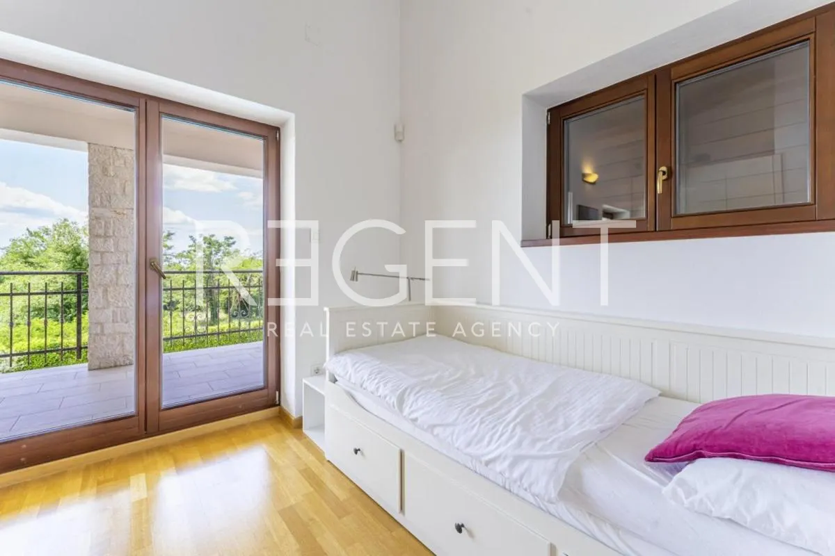 Istrie, Sveti Lovreč - Autentická kamenná vila 280 m2