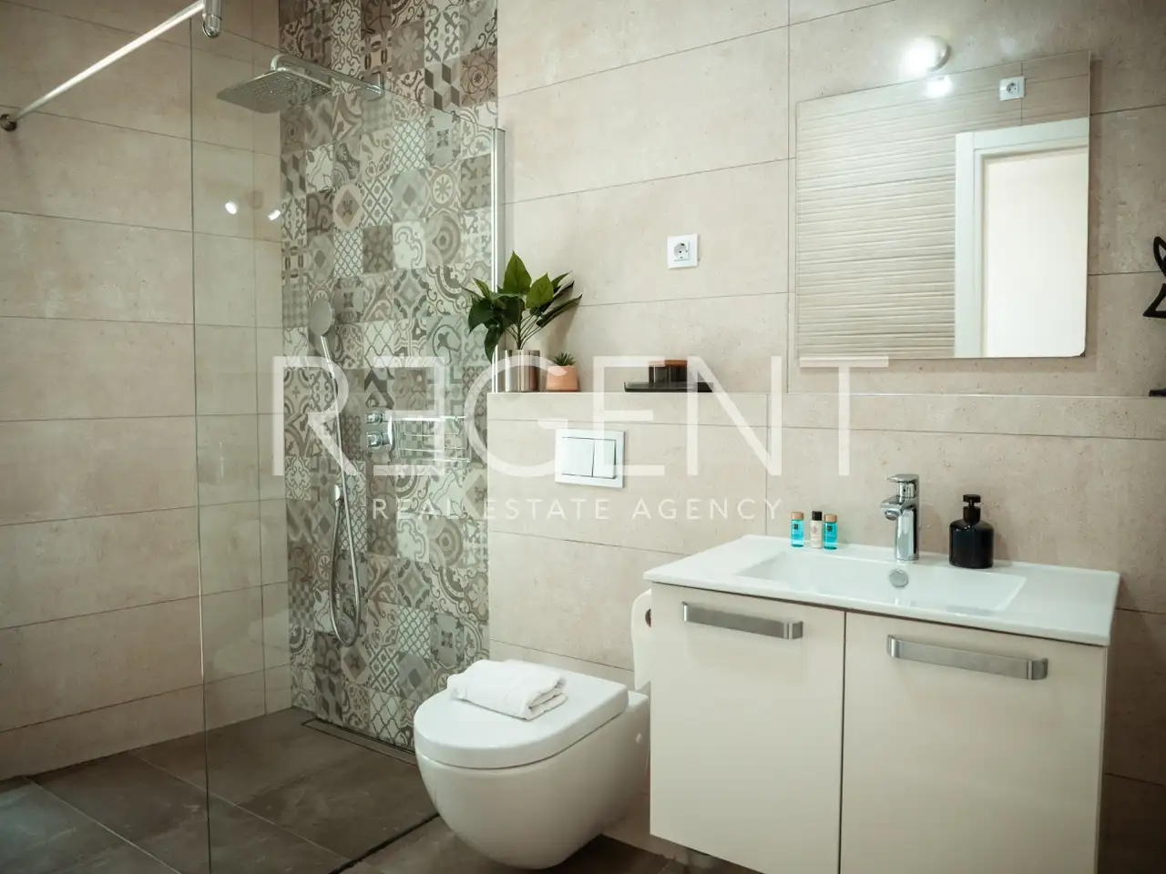 Korčula- Luksuzan apartman s terasom i garažom u ekskluzivnom kompleks