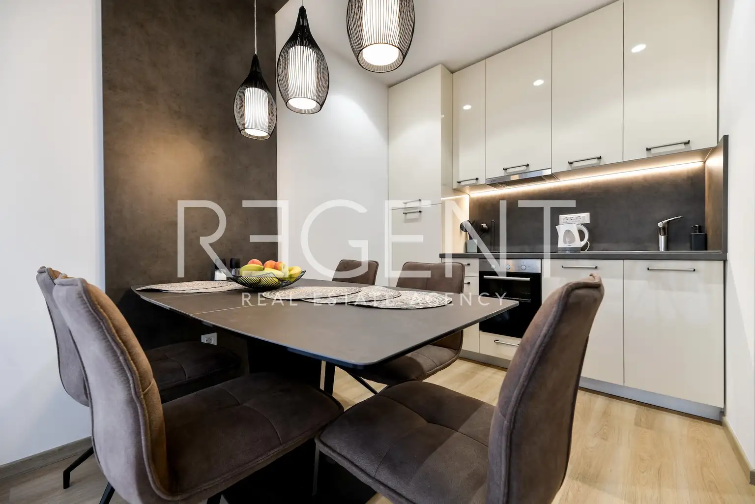 Zadar, Turanj – Luksuzna vila s apartmanima, prvi red do mora