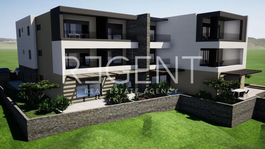 Šibenik, Žaborić – Luxusní byt 72 m² s terasou a zahradou