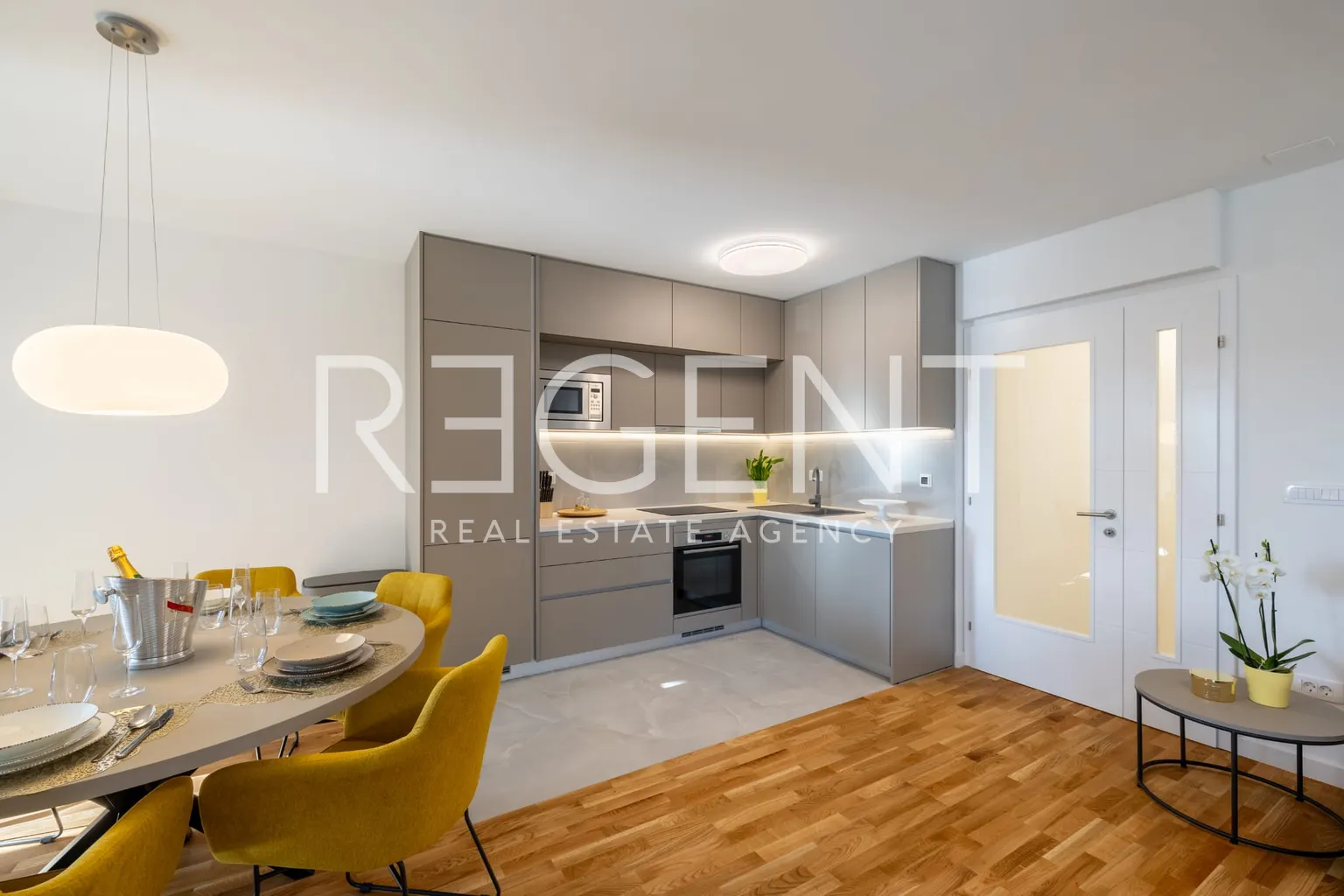 Split, Podstrana - Nowoczesny, przestronny apartament z ogrodem, Długoterminowo