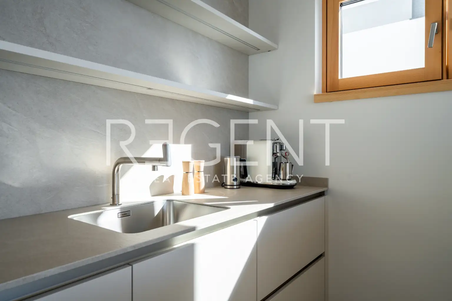 Split, Žnjan - Luksuzno dvosobno stanovanje z odprtim pogledom na morje