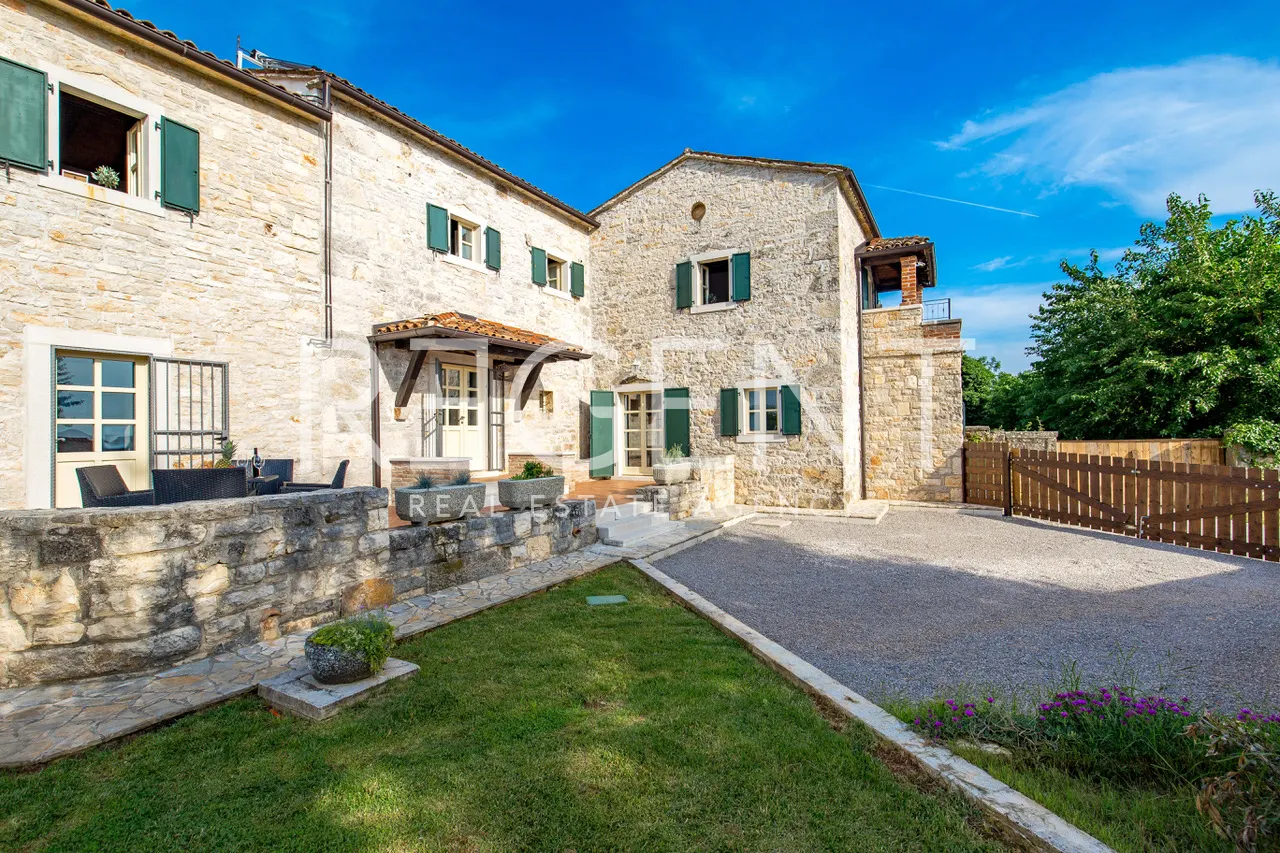 Istria, Višnjan - Krásny kamenný dom s bazénom
