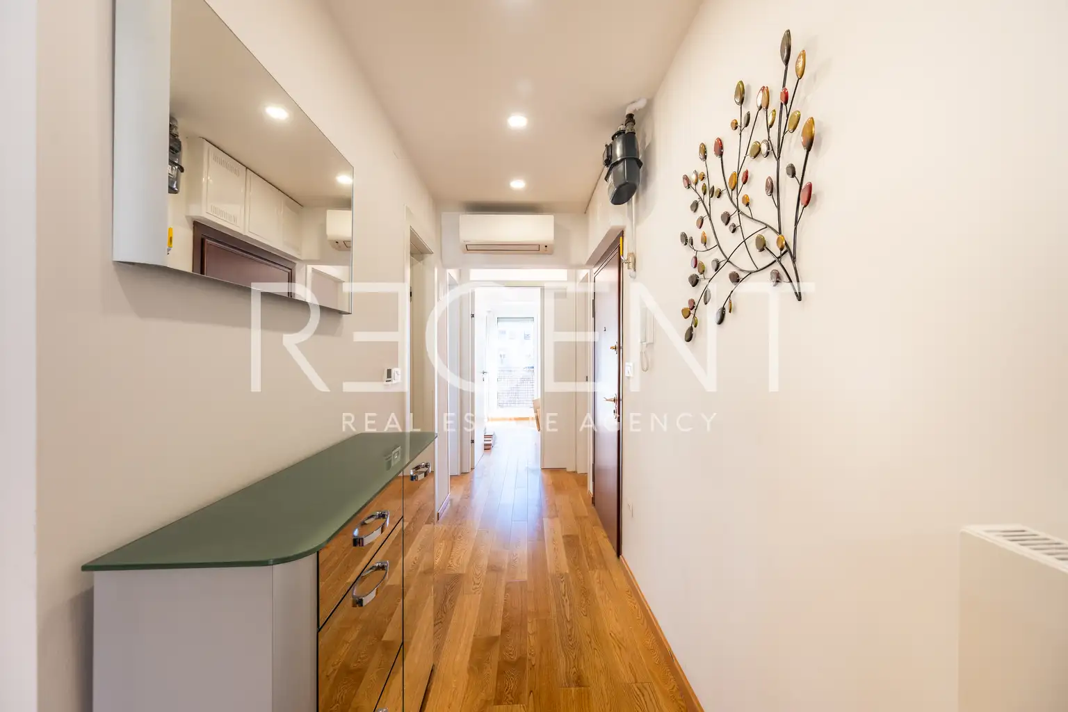 Zagreb, Centar - Četverosoban stan s parkingom, prvi najam