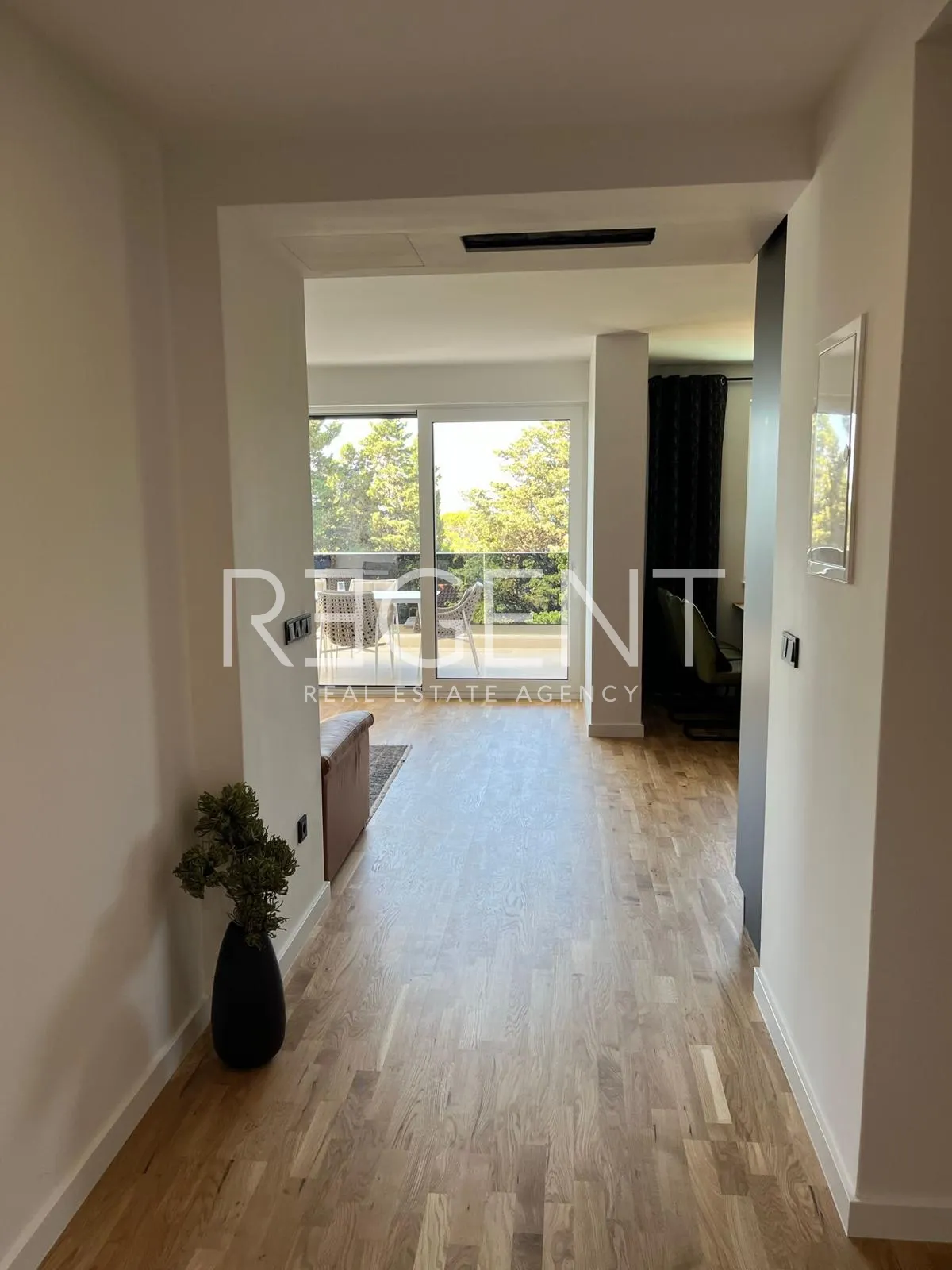 Novalja - Dvosobni penthouse s pogledom na more 108 m2