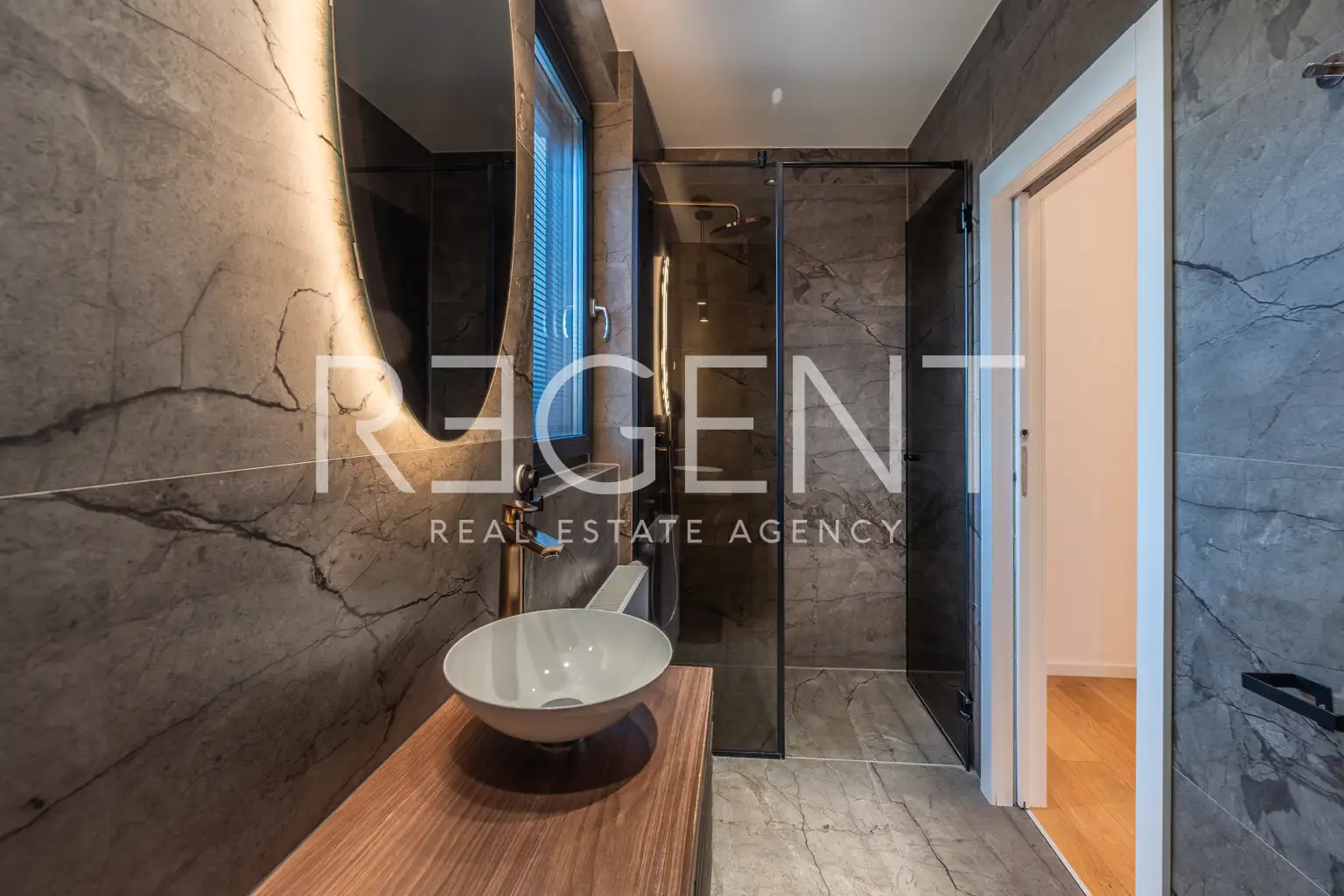 Загреб, Сребрняк – роскошная четырехкомнатная квартира