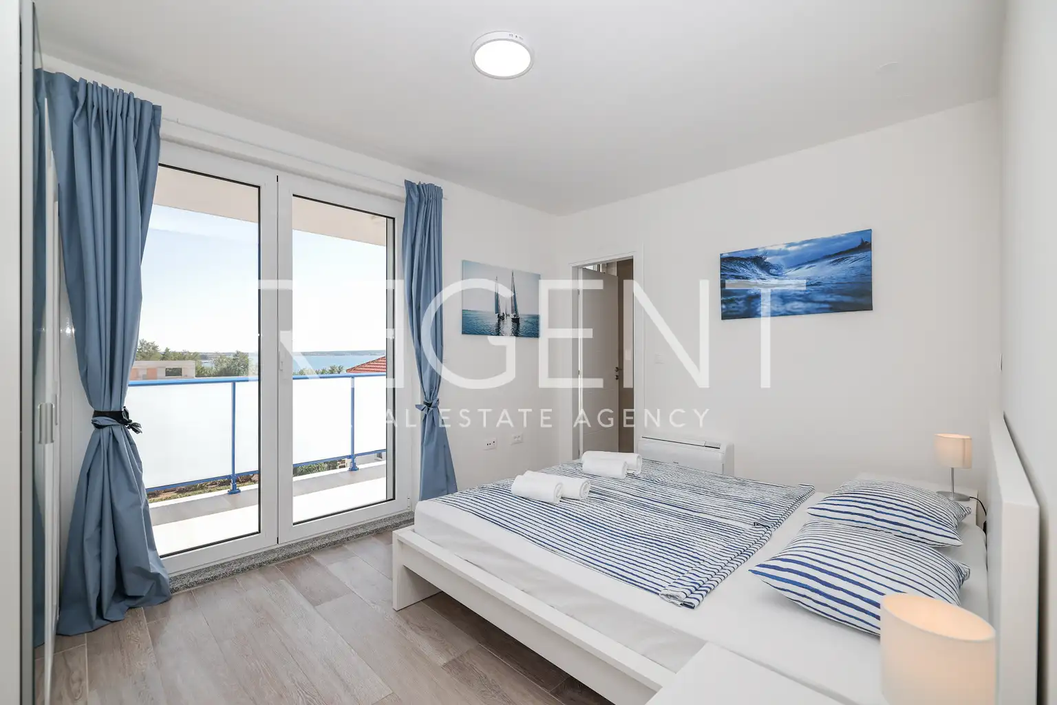 Privlaka - Dom szeregowy z basenem i tarasem na dachu.