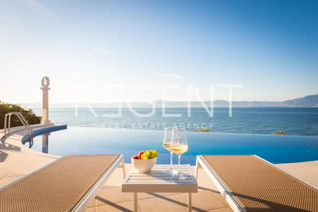 Brač - Moderna vila prvi red uz more