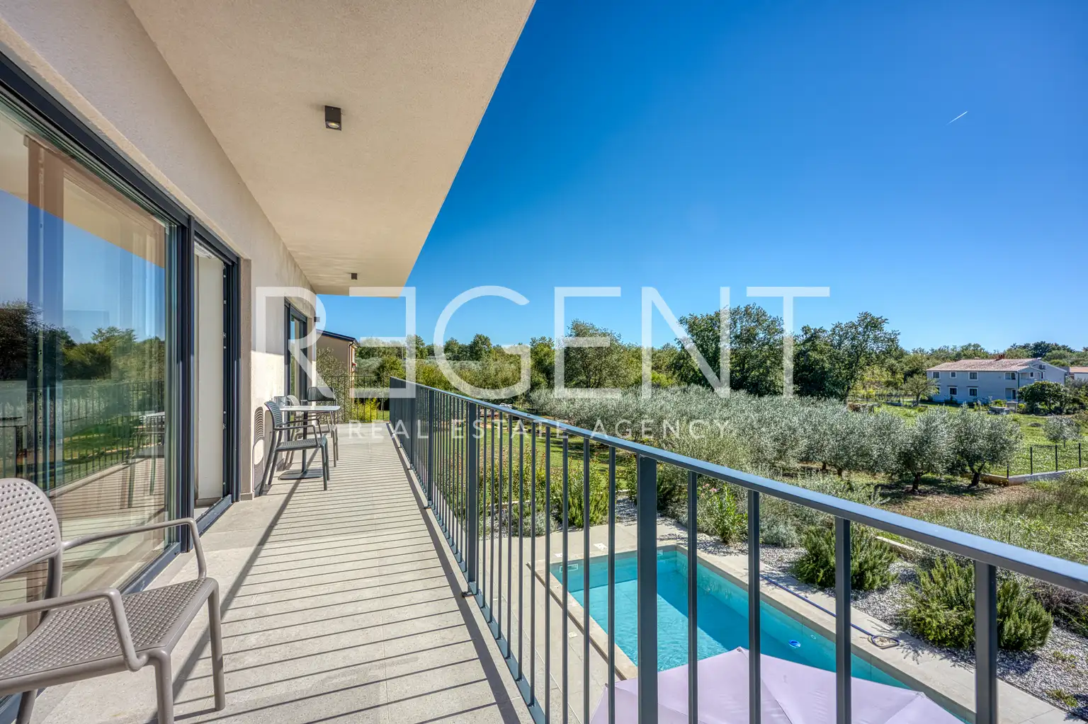 Kuća 230 m² — grijani bazen, krovna terasa, Poreč