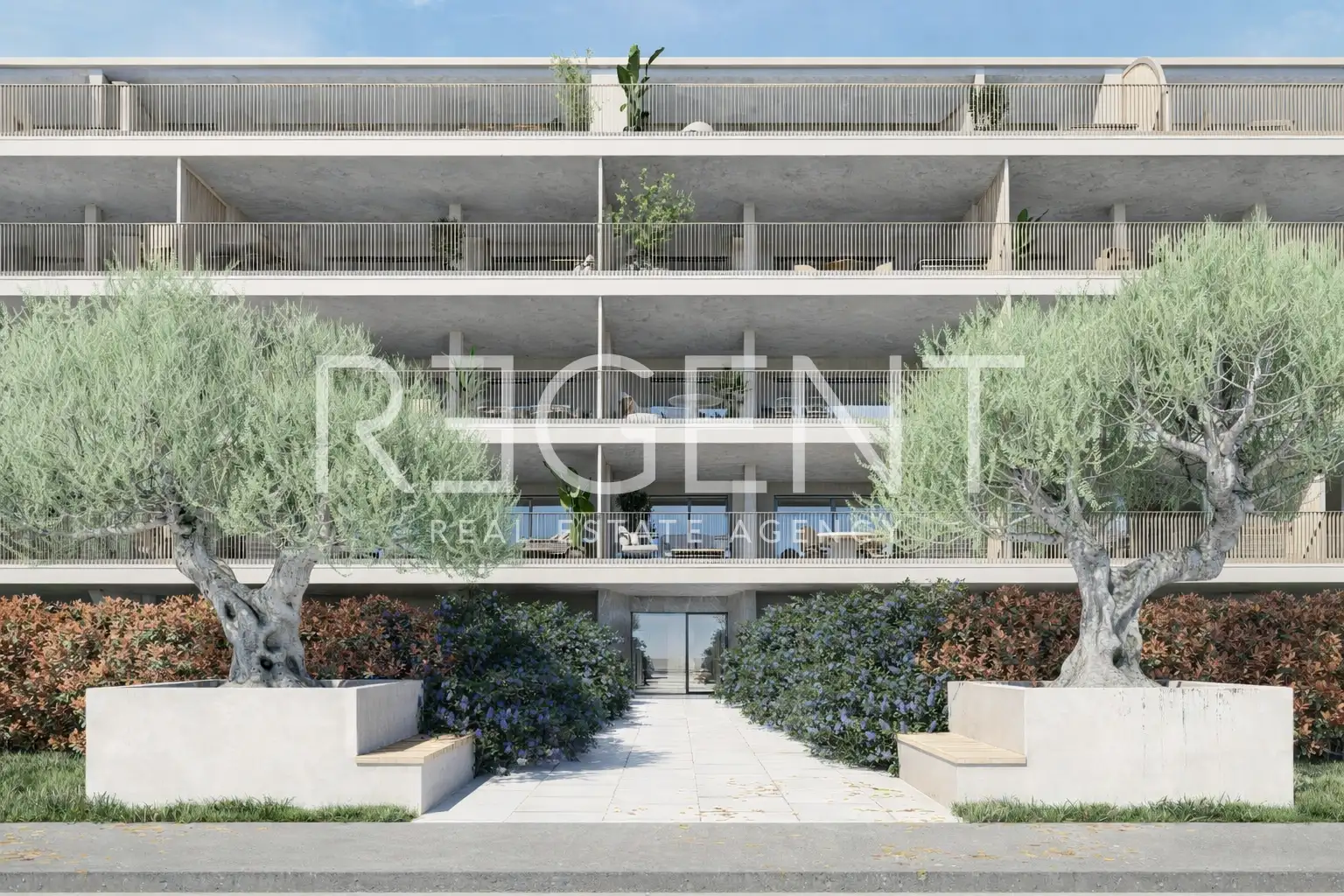 Umag - trosoban stan s velikom loggiom i balkonom