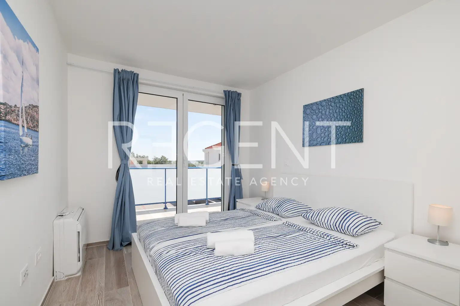 Privlaka - Dom szeregowy z basenem i tarasem na dachu.