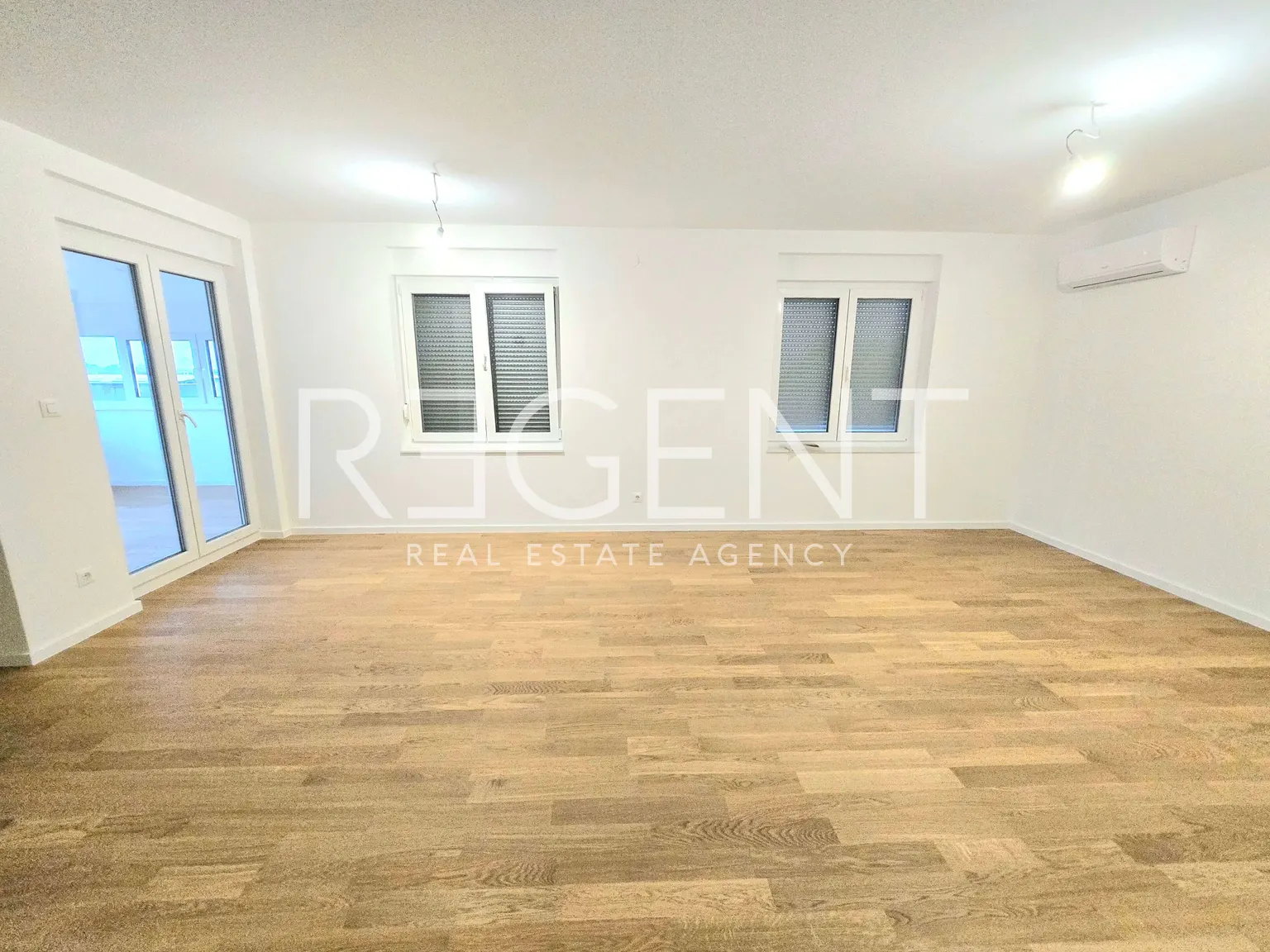 Sveta Nedelja, Kerestinec- Trosoban stan 100 m2