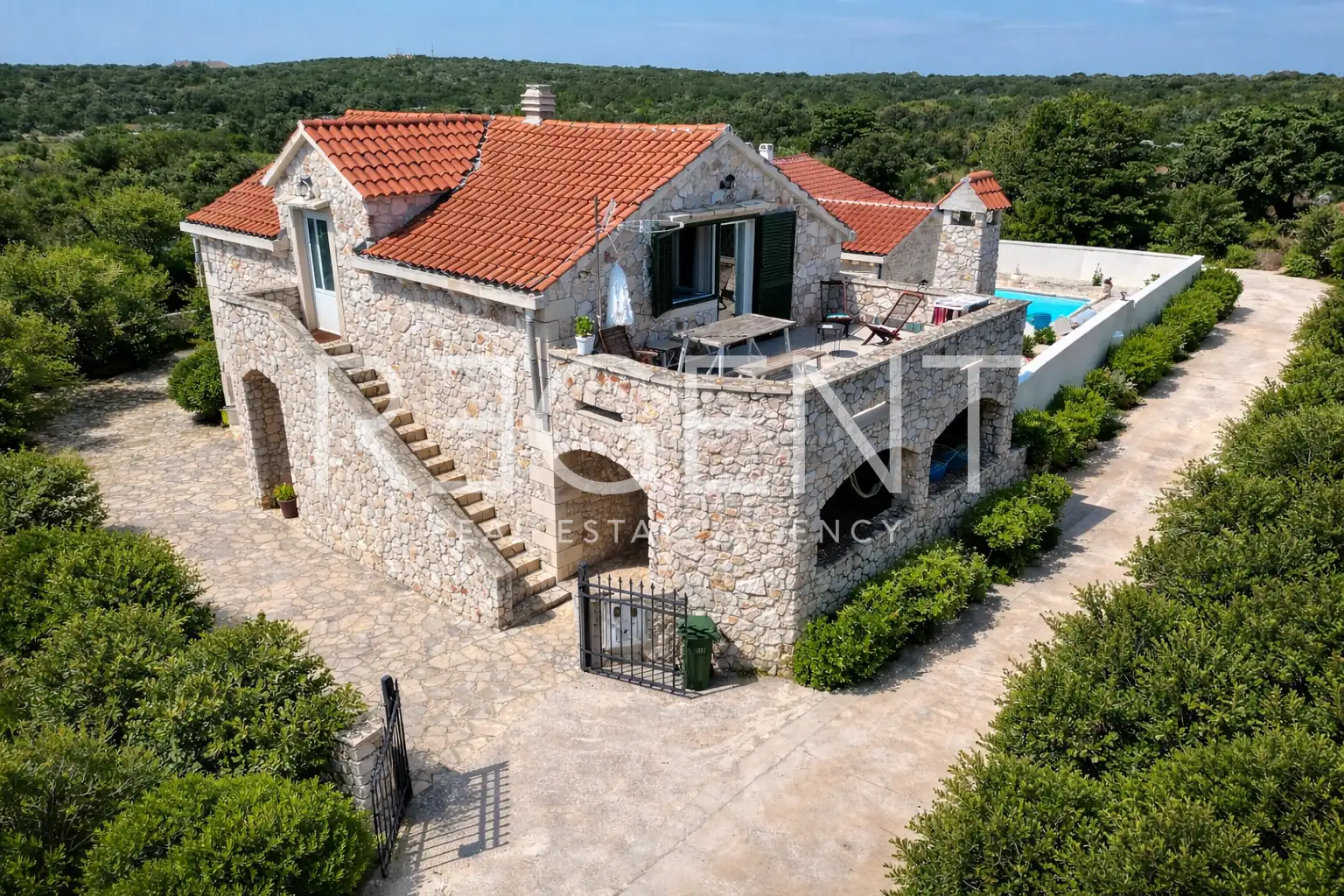 Zadar, Premuda - Kamienny dom z basenem