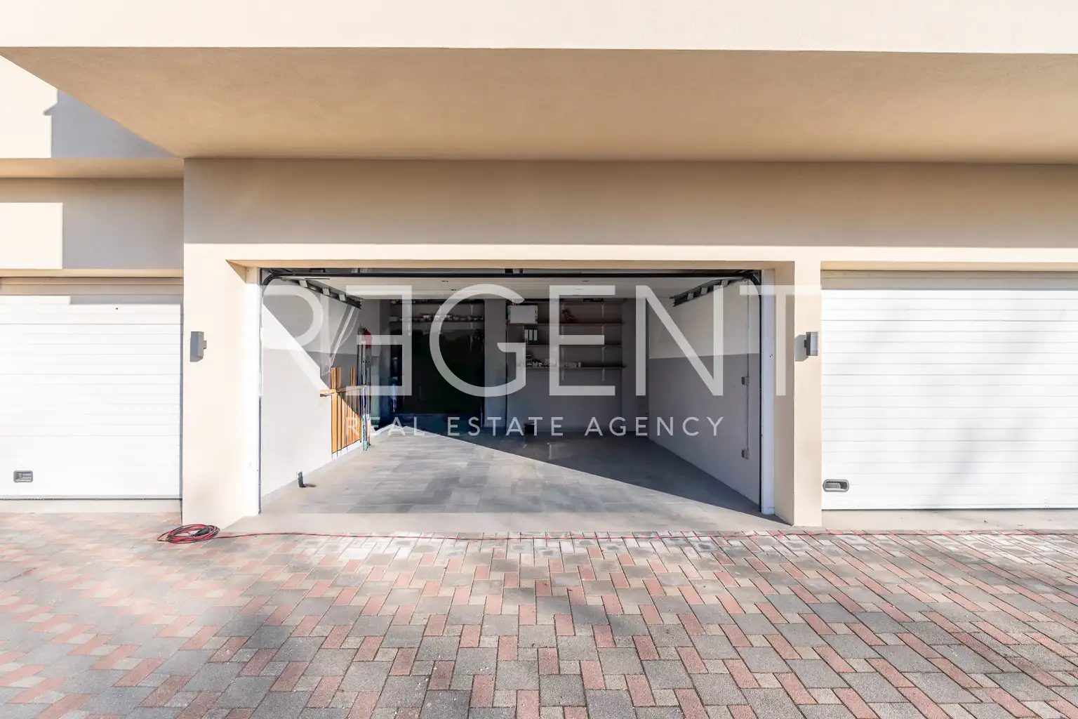 Záhřeb, Jelenovac – Moderní třípokojový byt s velkou terasou a garáží